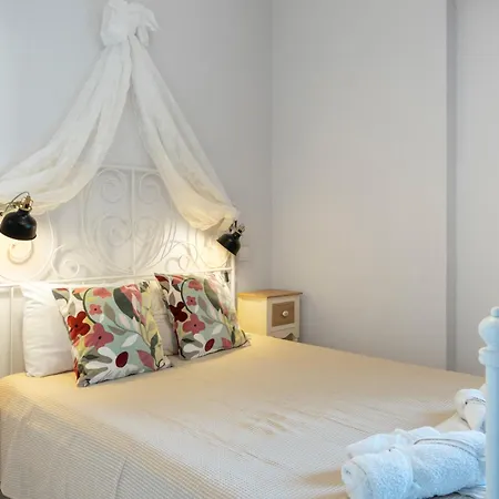 Katerina Irida Kythnos Apartament